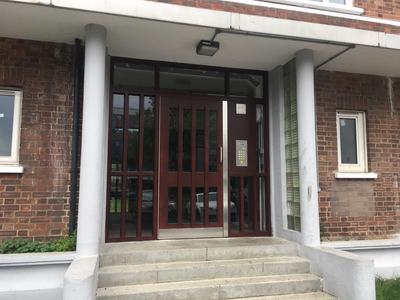 What are the key features of timber Portcullis doors and screens